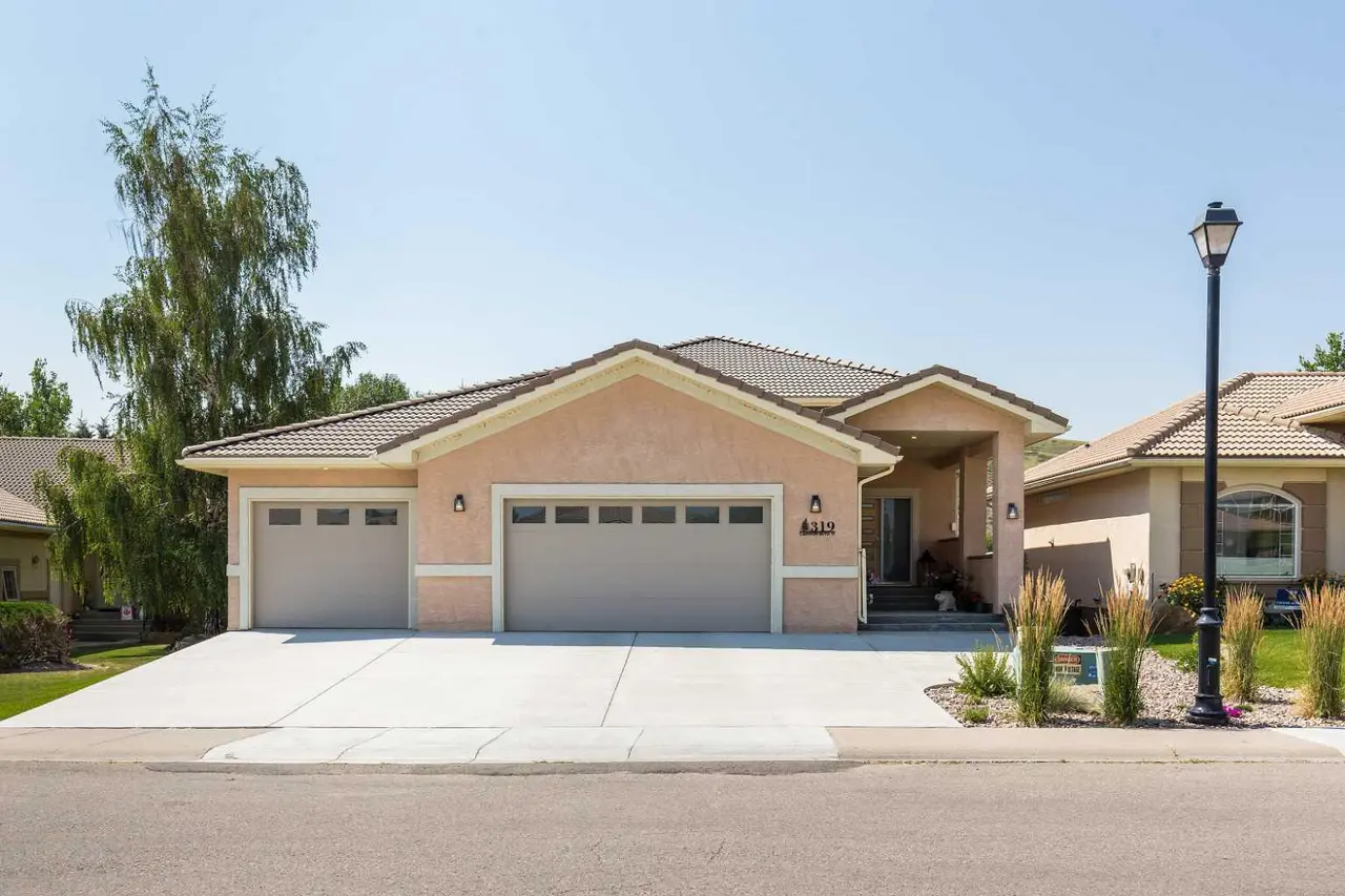 319 Canyon Boulevard W