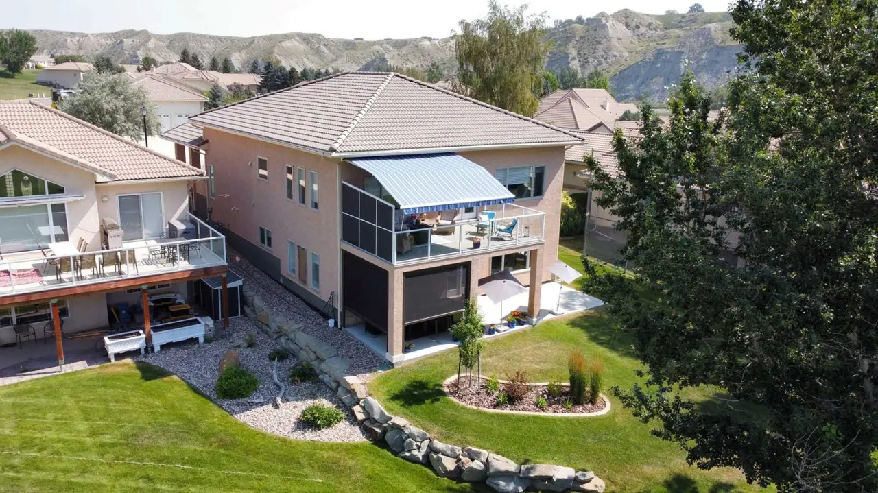 319 Canyon Boulevard W