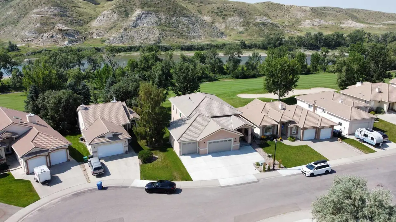 319 Canyon Boulevard W