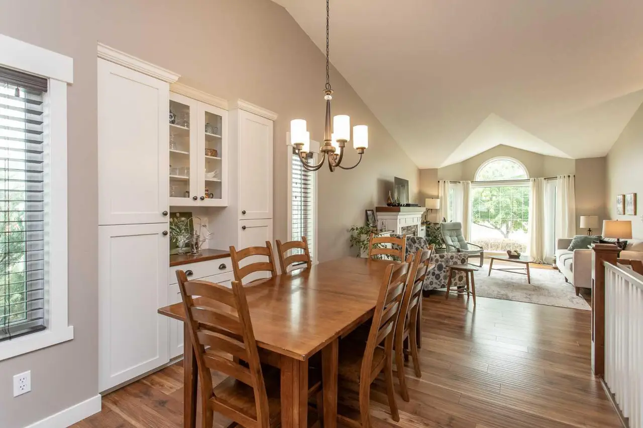 70 Densmore Crescent 