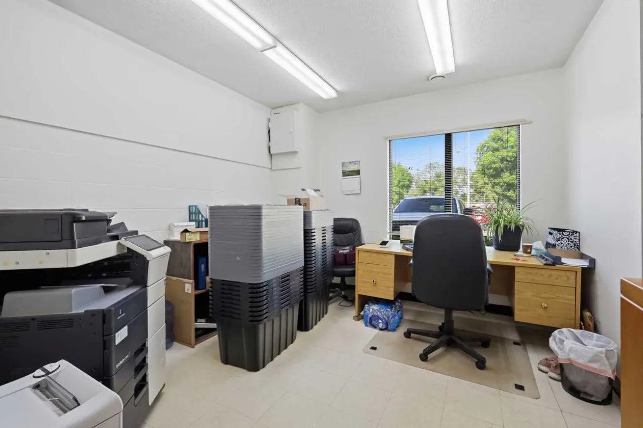 9-10, 7719 Edgar Industrial Drive 