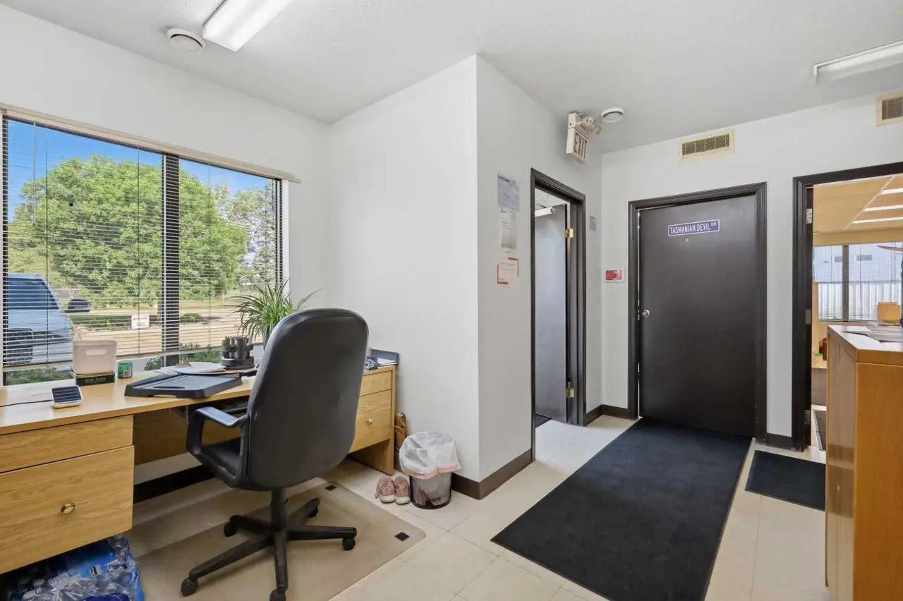 9-10, 7719 Edgar Industrial Drive 