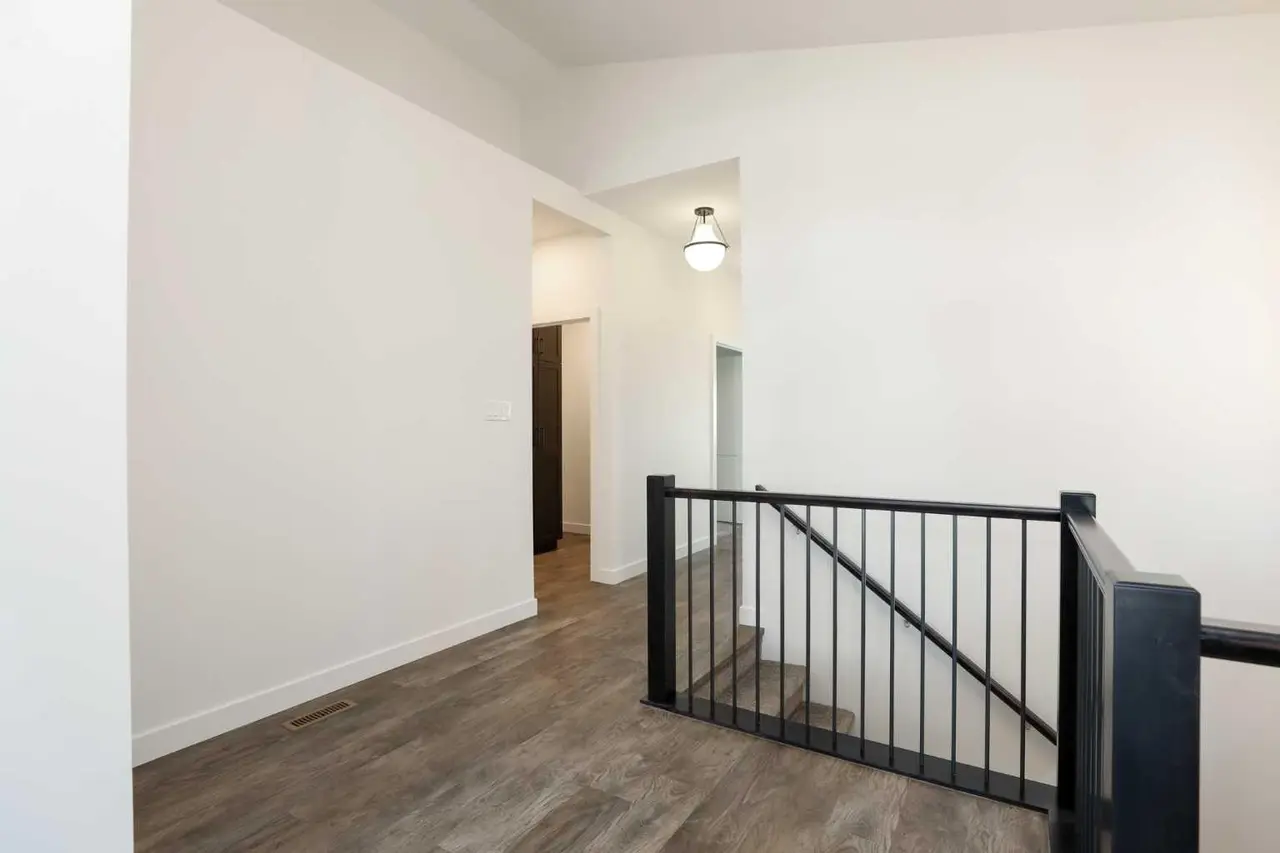 562 Malahat Green W