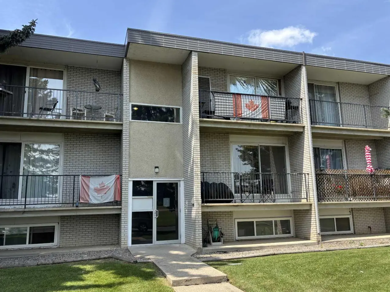 2, 218 Mayor Magrath Drive N