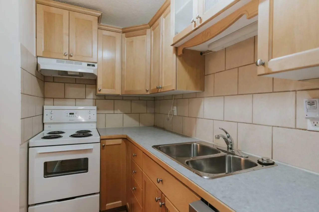 2, 222 Mayor Magrath Drive N