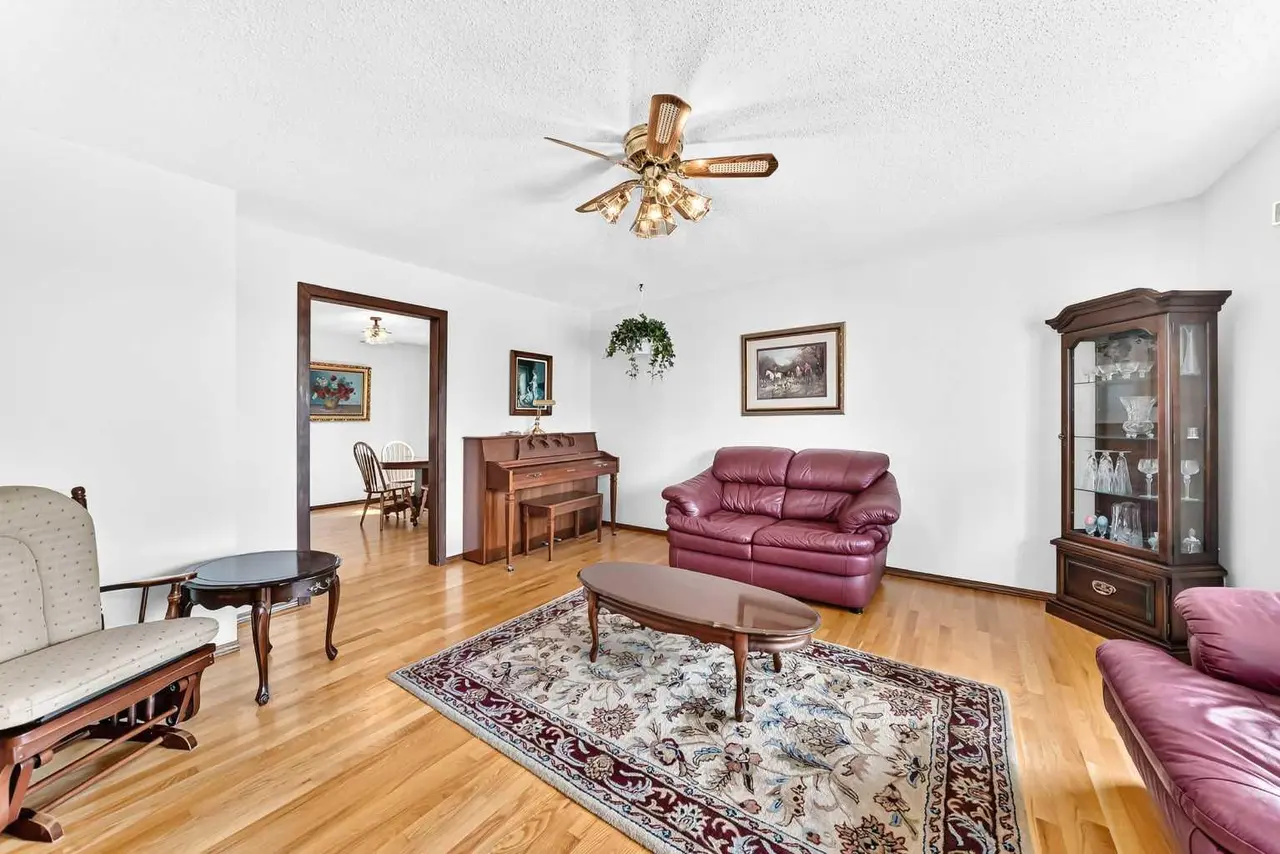 3 43 Avenue Close 