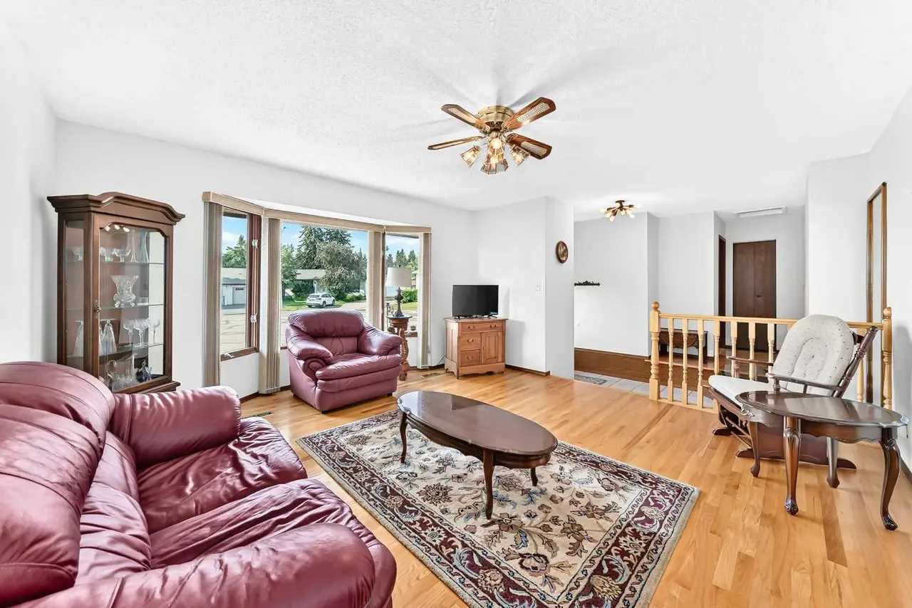 3 43 Avenue Close 