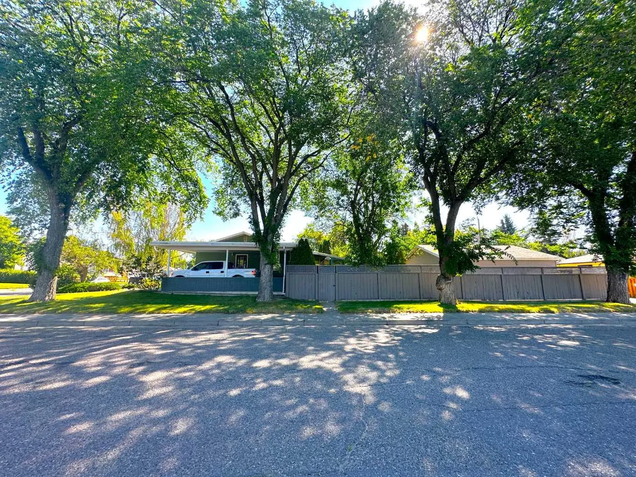1806 13 Avenue S