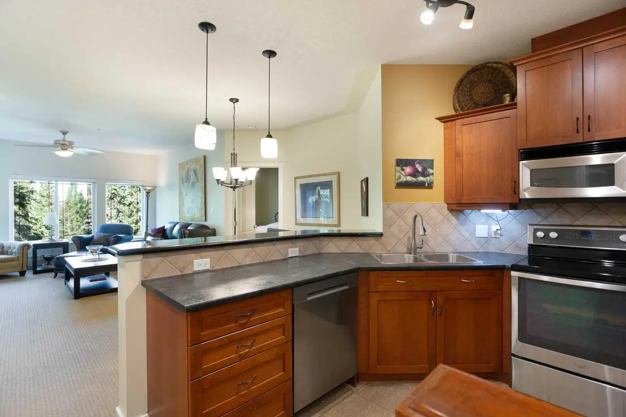 405, 10 Discovery Ridge Close SW