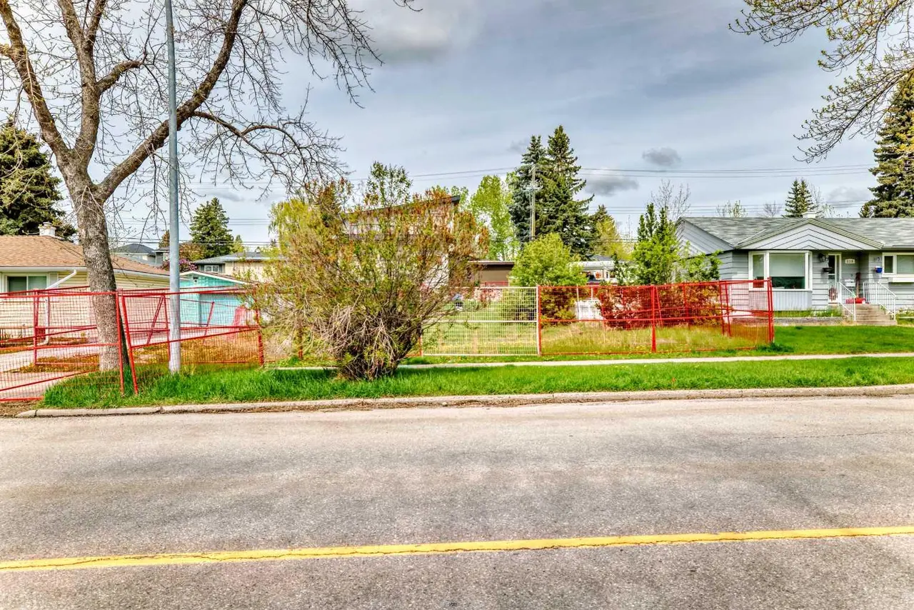 521 Northmount Drive NW