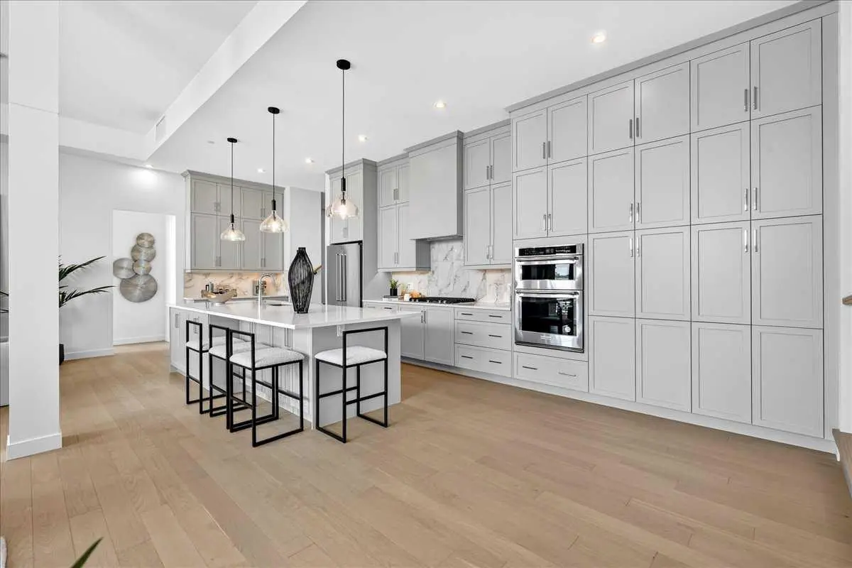 102, 150 Marina Cove SE