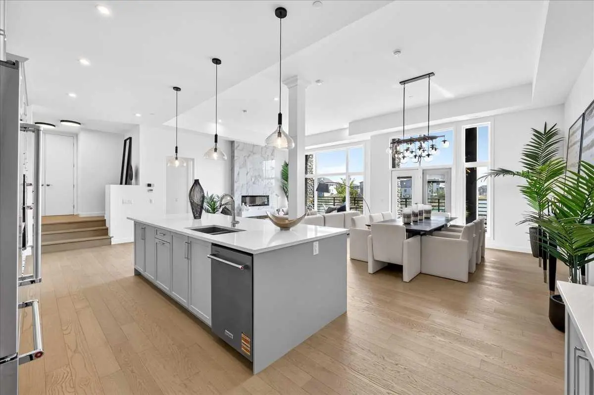 102, 150 Marina Cove SE