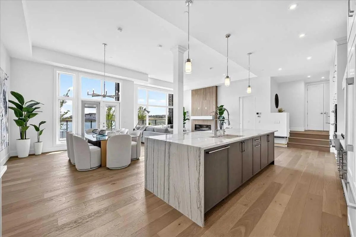 101, 150 Marina Cove SE
