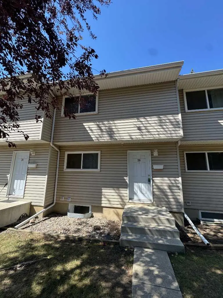 36, 55 Lemoyne Crescent W