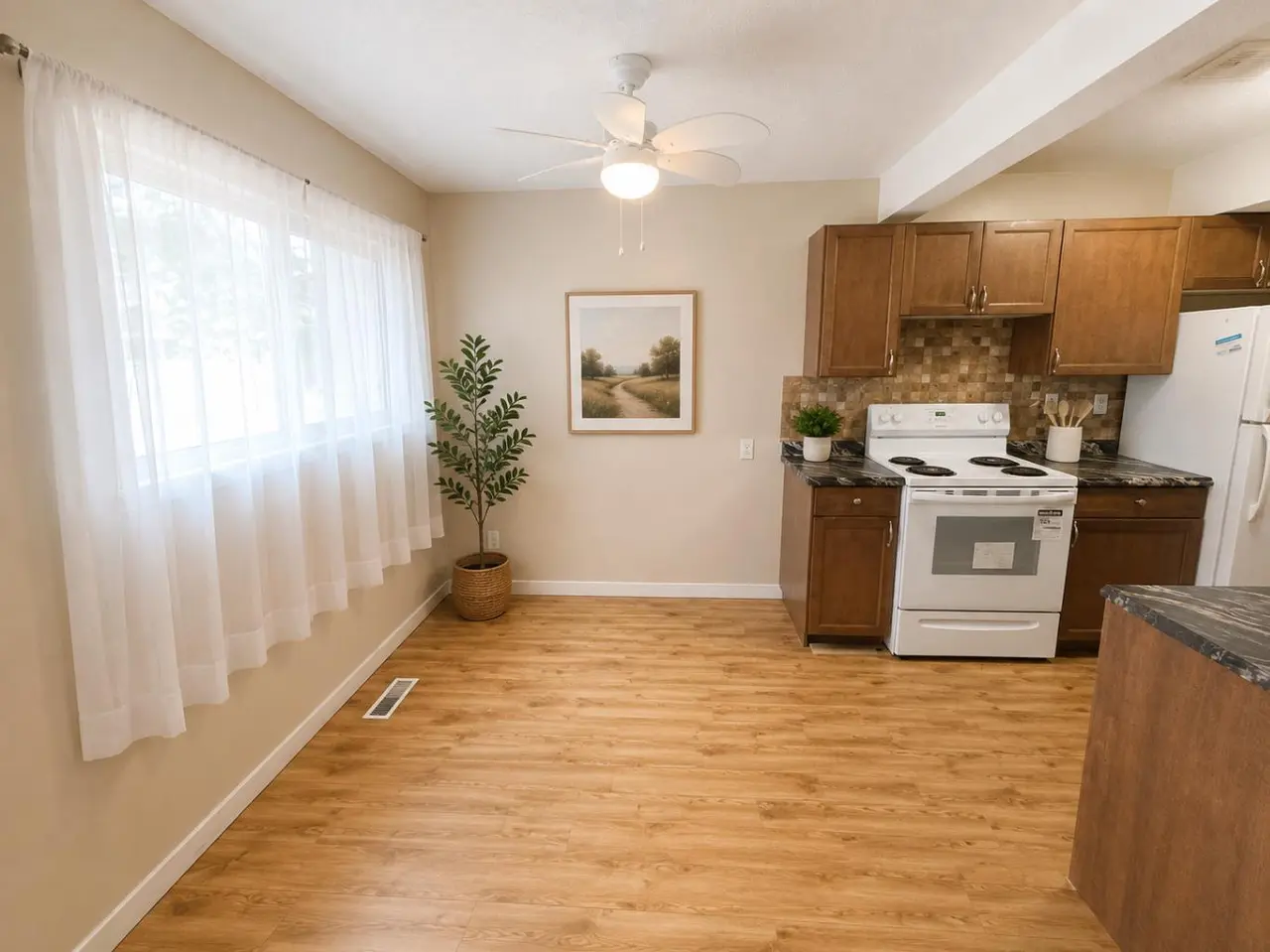 36, 55 Lemoyne Crescent W