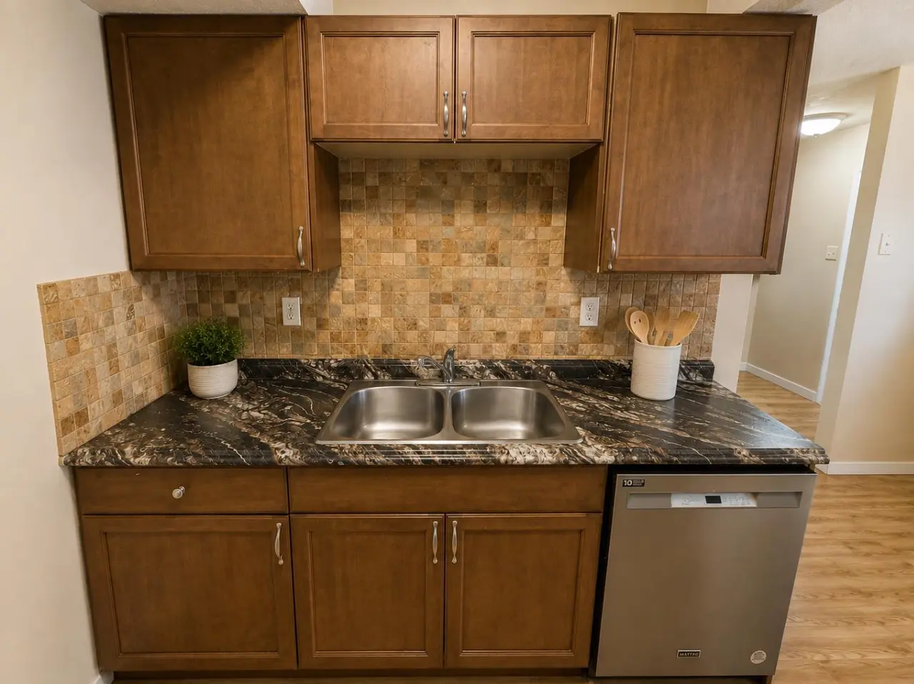 36, 55 Lemoyne Crescent W