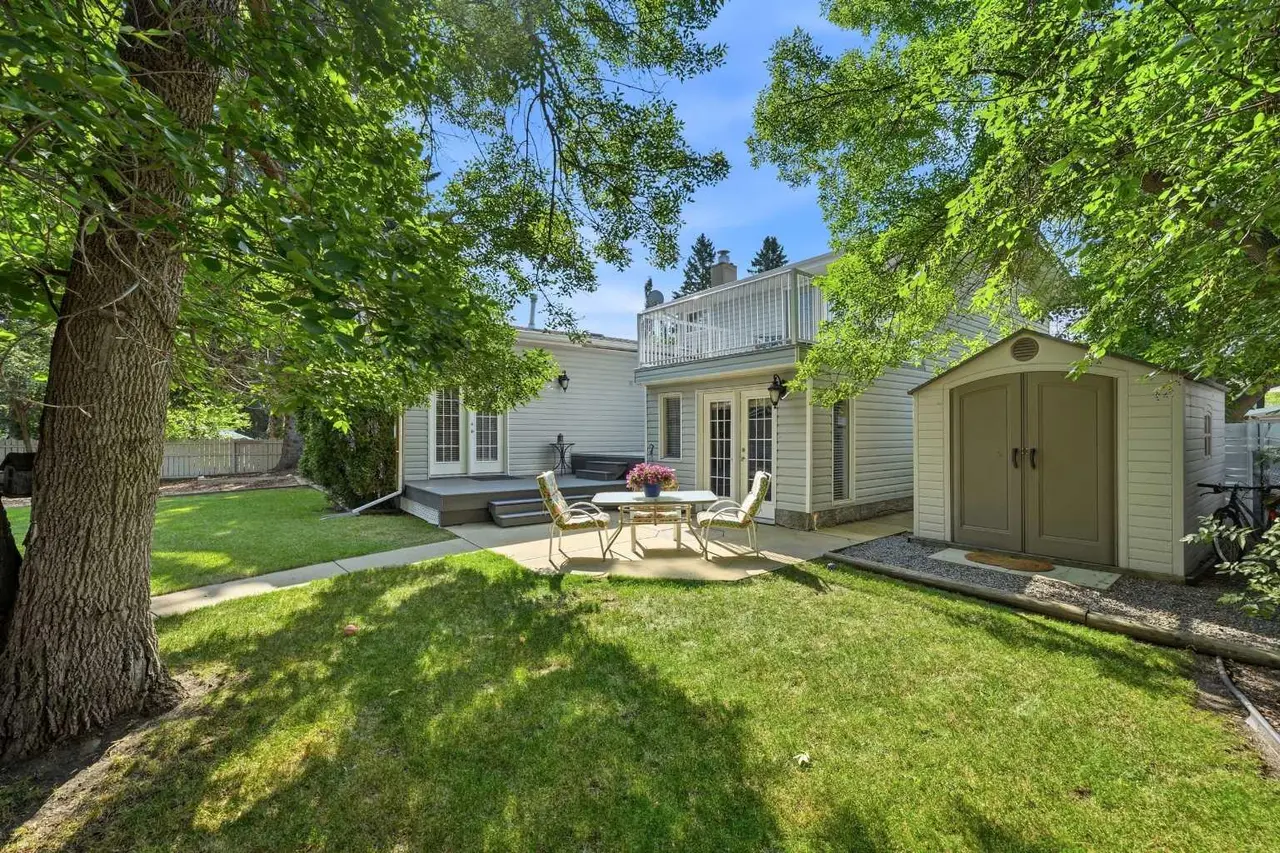8 Sydney Close 