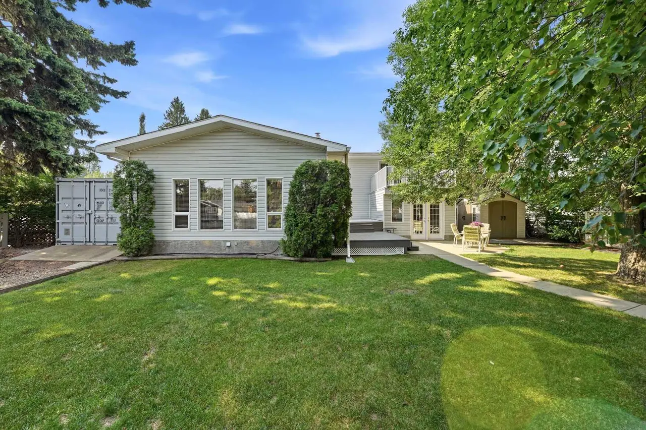 8 Sydney Close 