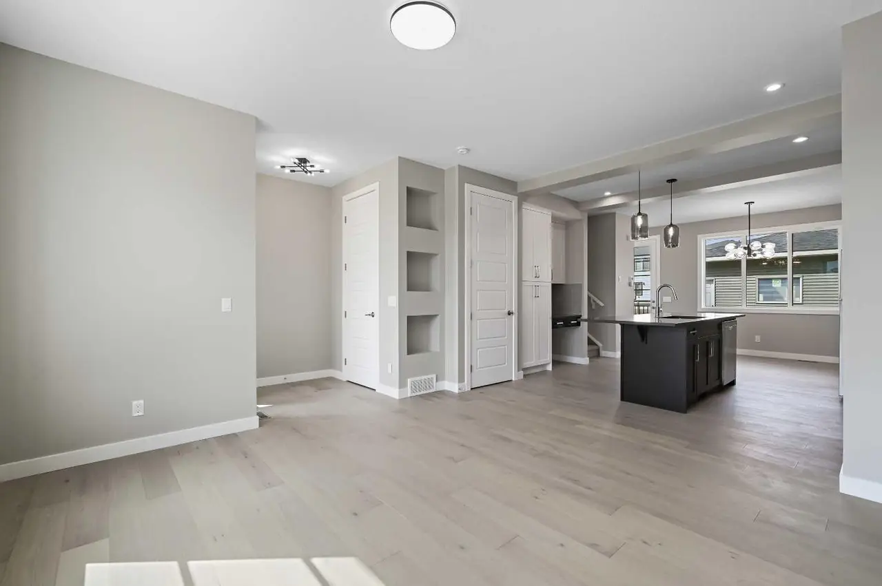 195 Lanark Gate SE