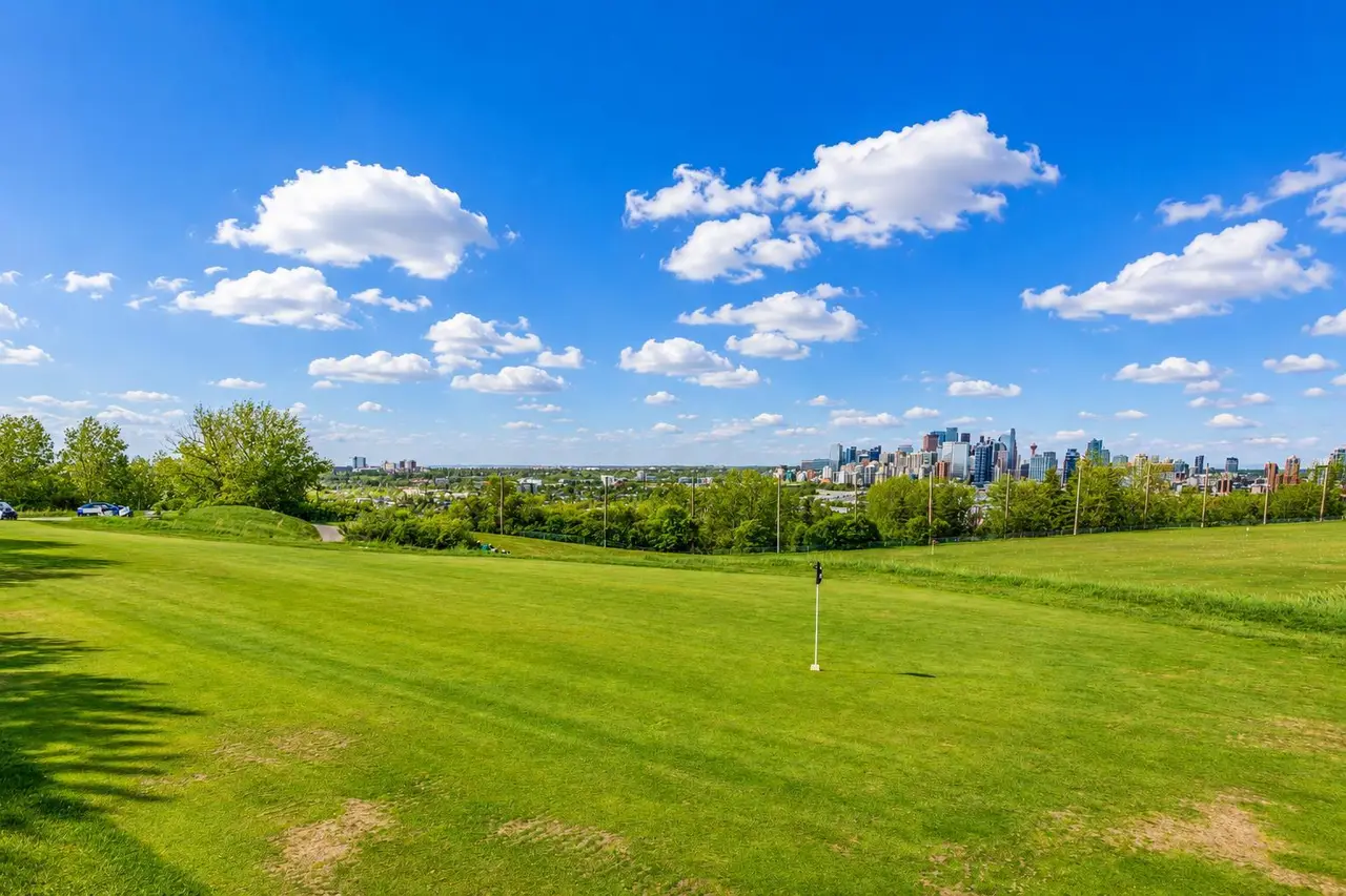 306, 10 Hemlock Crescent SW