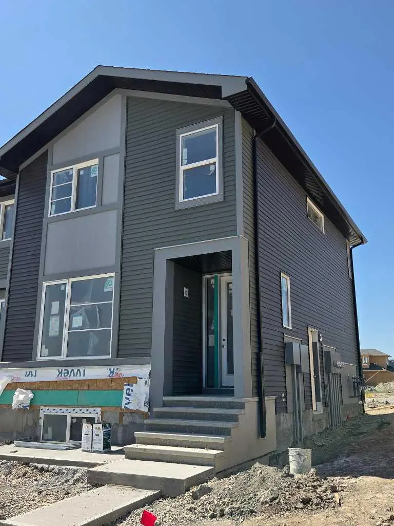 187 Lanark Gate SE