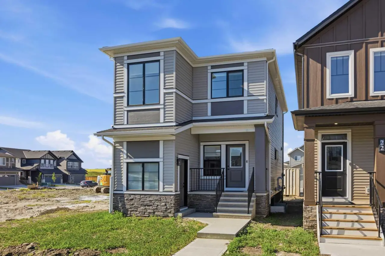 18 Chinook Winds Court SW