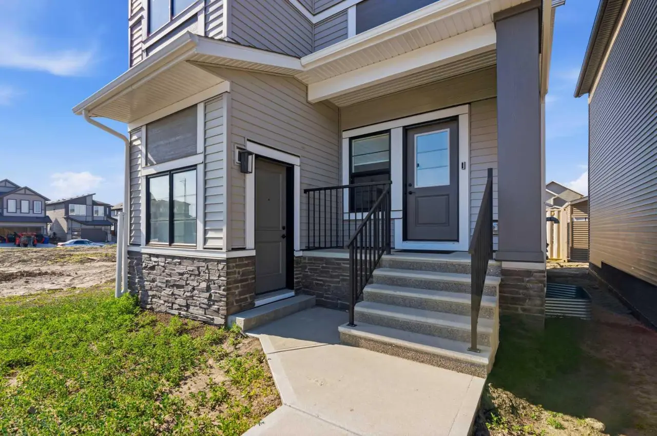 18 Chinook Winds Court SW