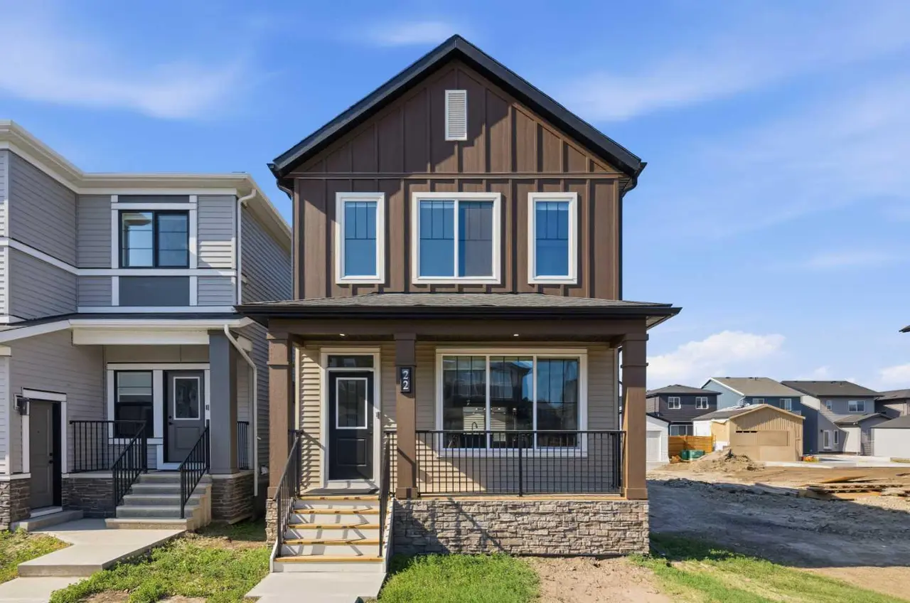 22 Chinook Winds Court SW
