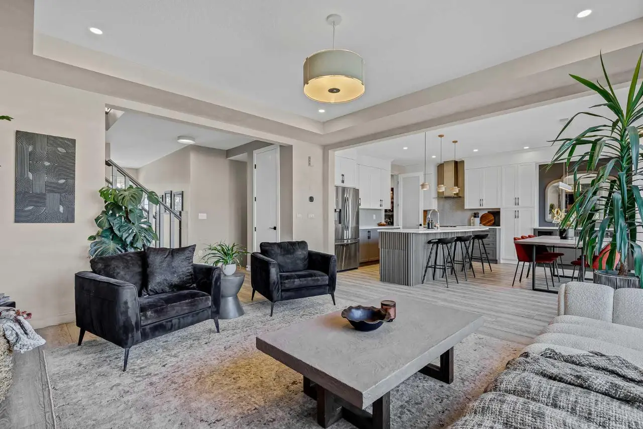 208 Osborne Green SW