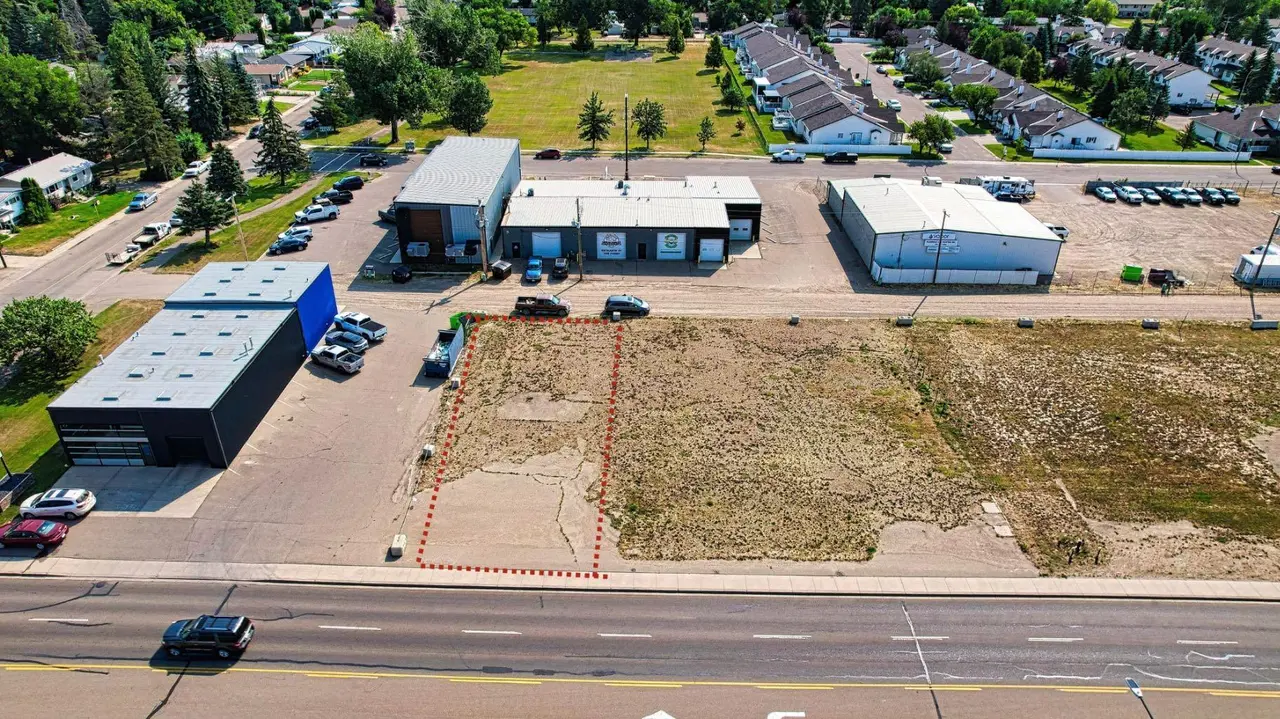 820 2 Street W