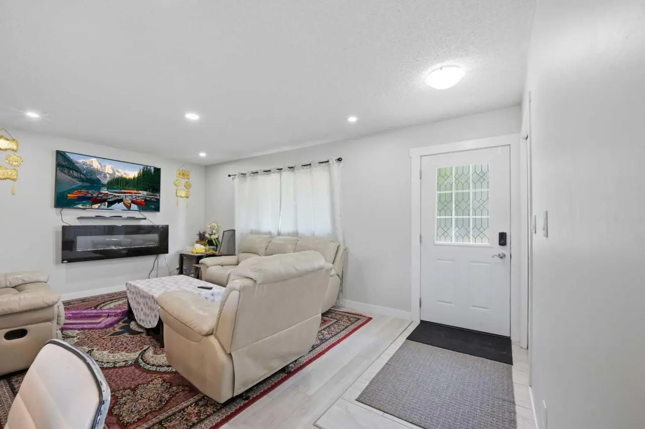 731 Maryvale Way NE