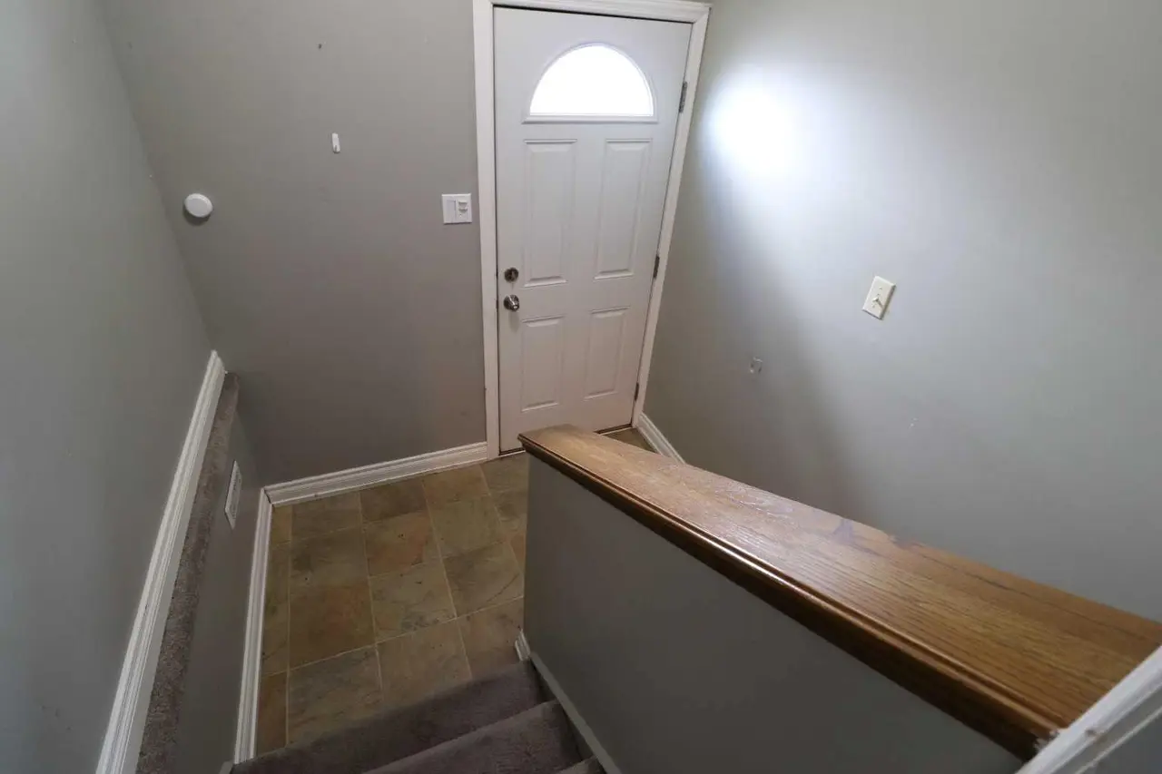 71 Laval Boulevard W