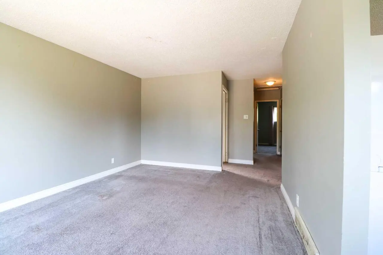 71 Laval Boulevard W