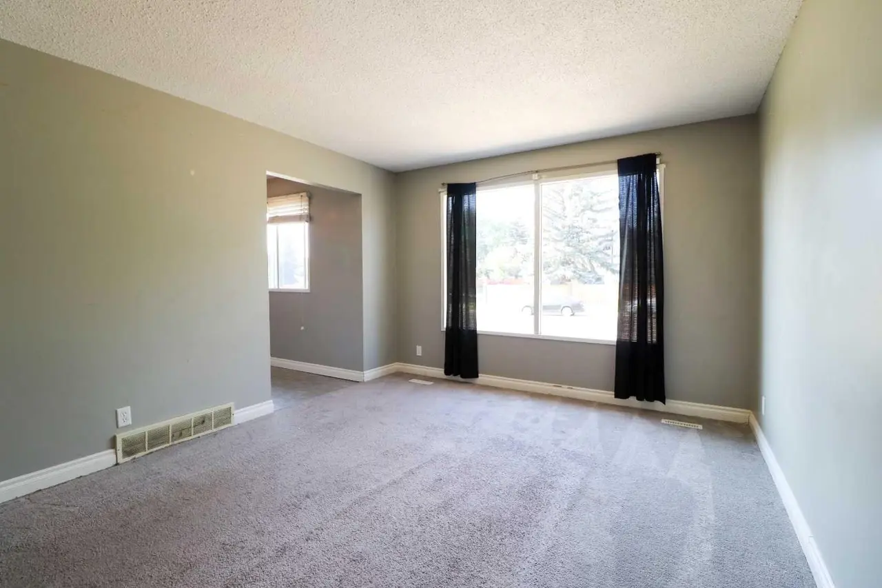 71 Laval Boulevard W