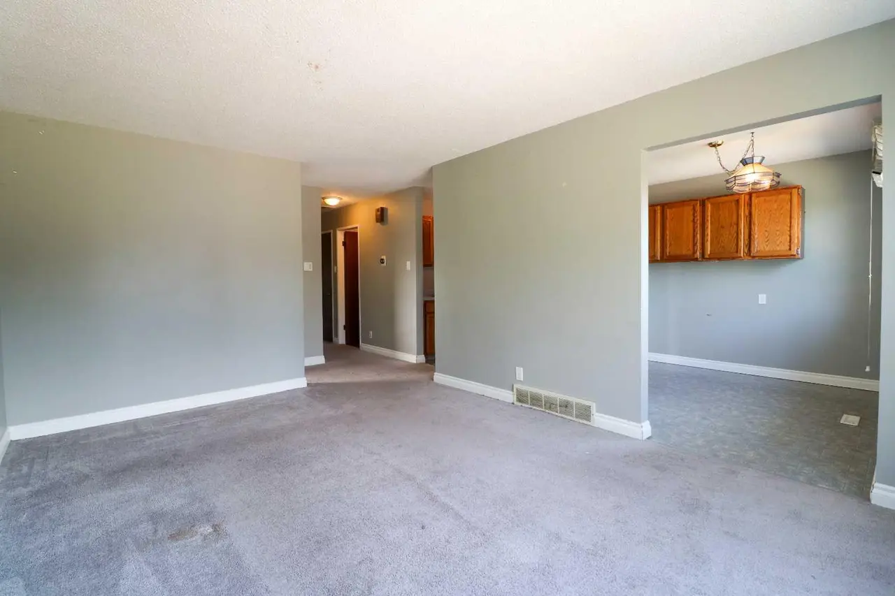 71 Laval Boulevard W