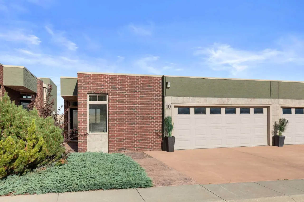 10 Palisades Mews NE