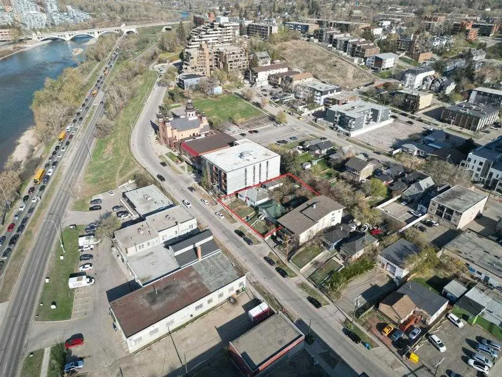 420 & 422 Meredith Road NE