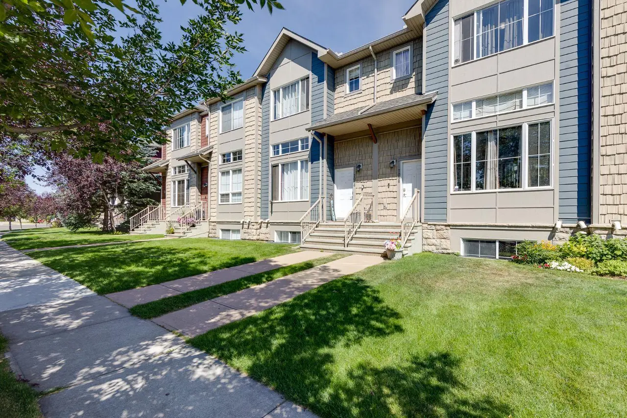 7008, 2370 Bayside Road SW