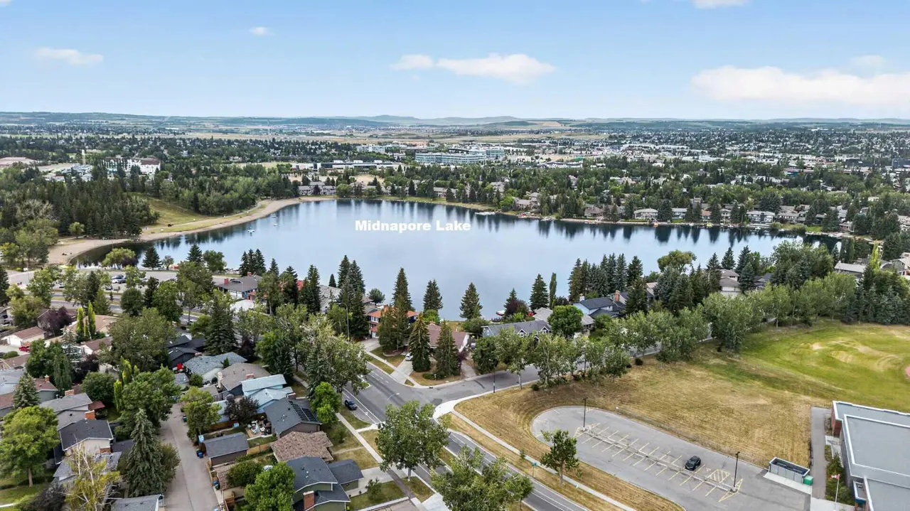 631, 860 Midridge Drive SE
