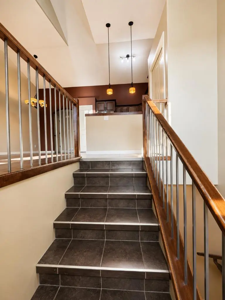 89 Lynx Road N