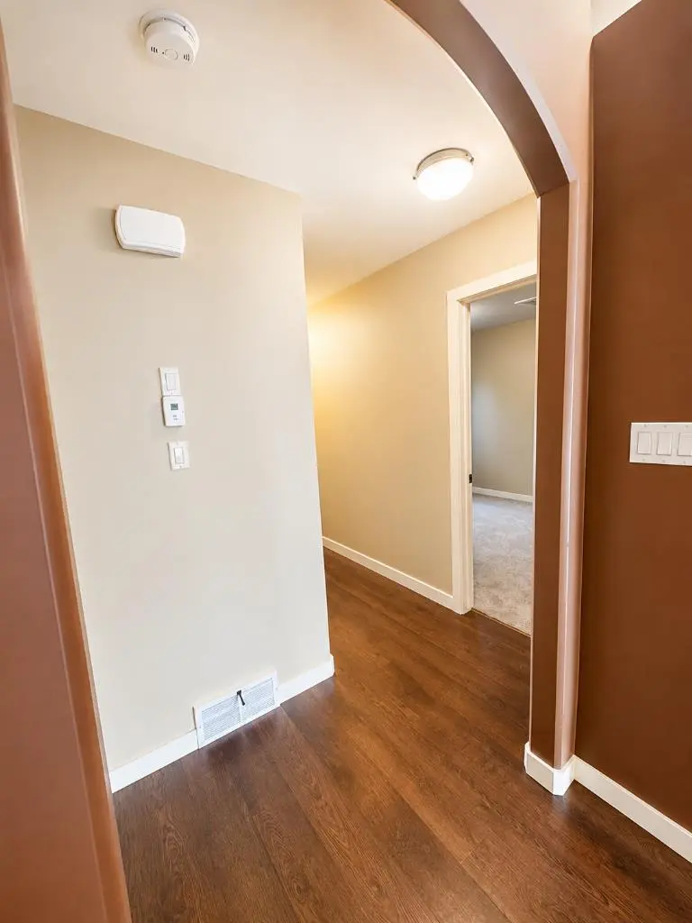 89 Lynx Road N
