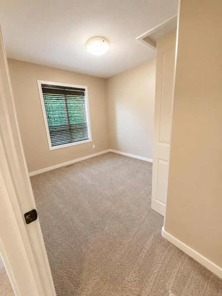 89 Lynx Road N