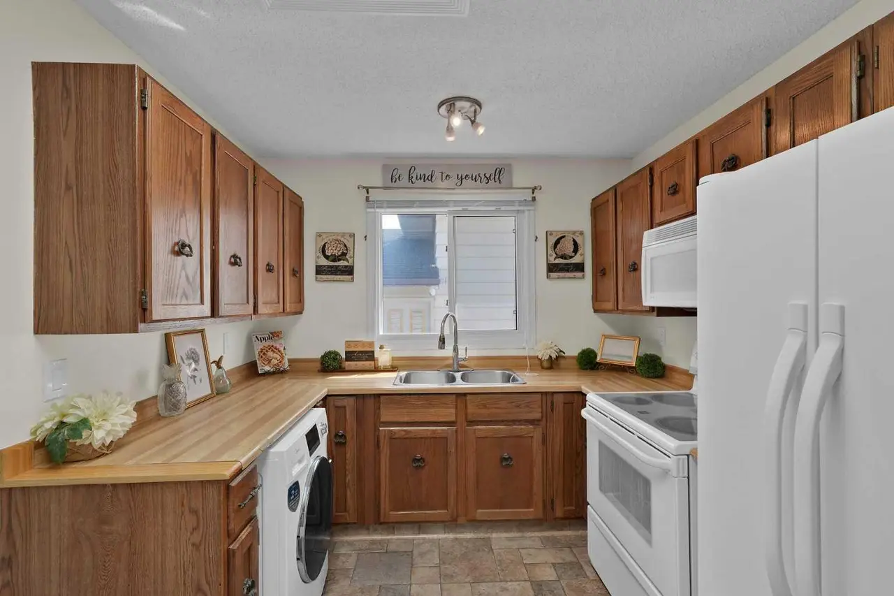 27 Bedridge Way NE