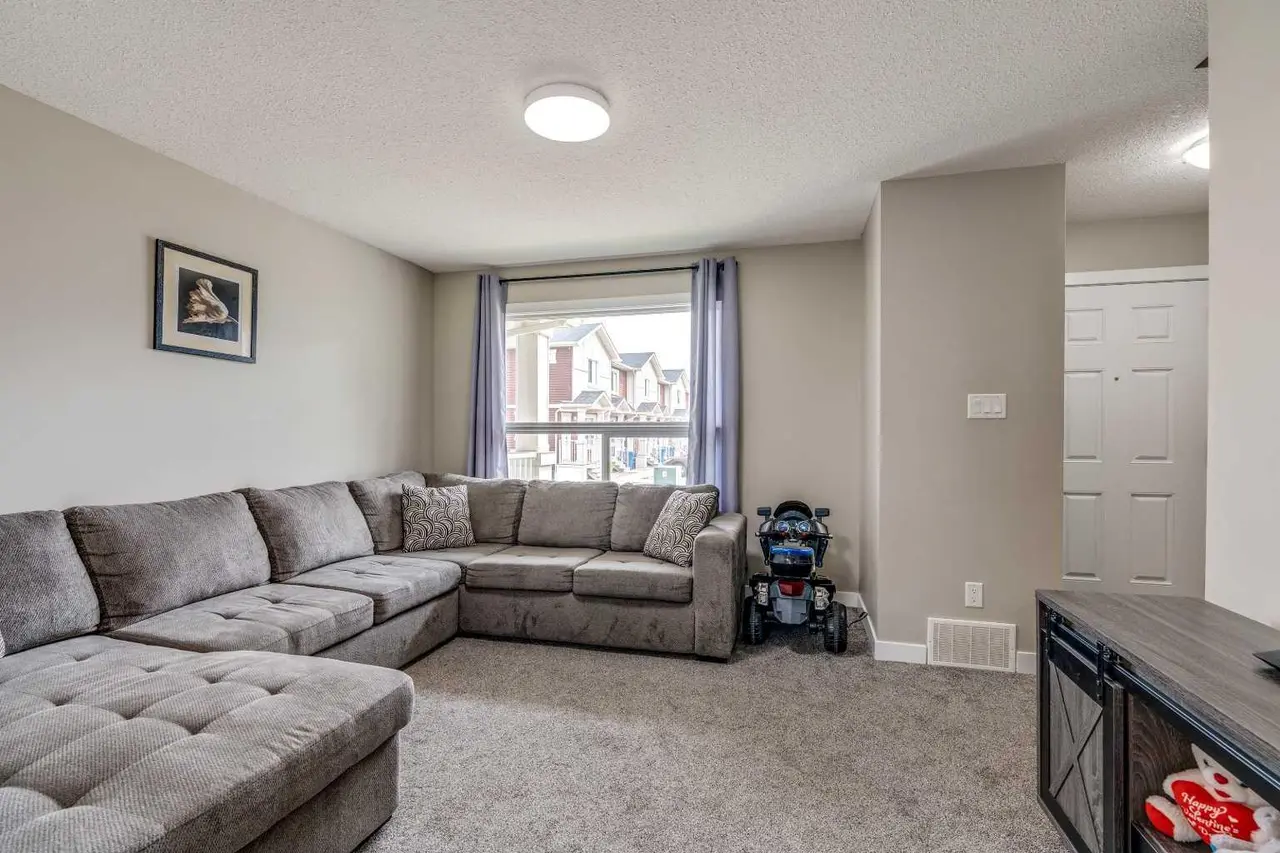 2, 237 Silkstone Road W