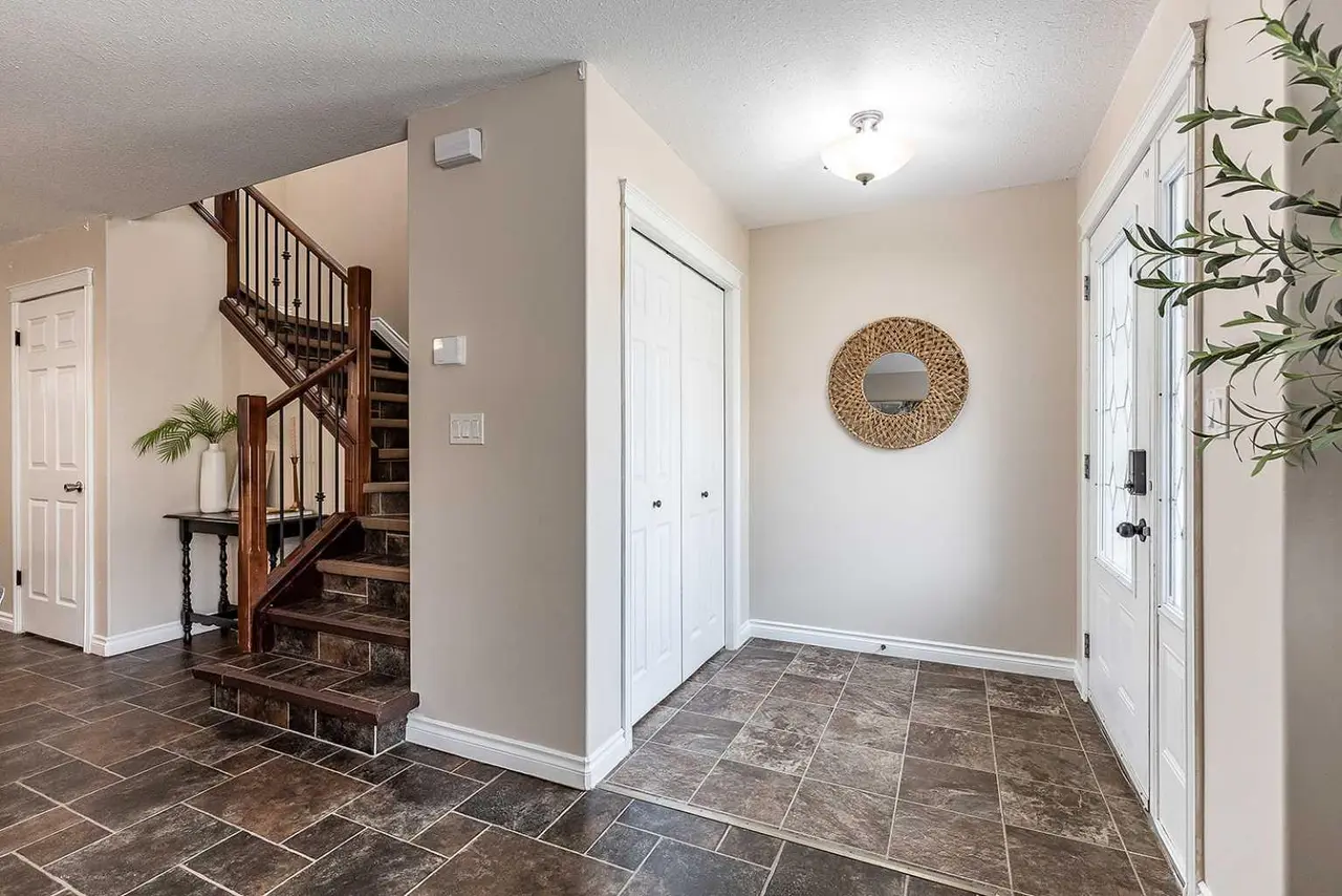 1, 4952 Southlands Drive SE