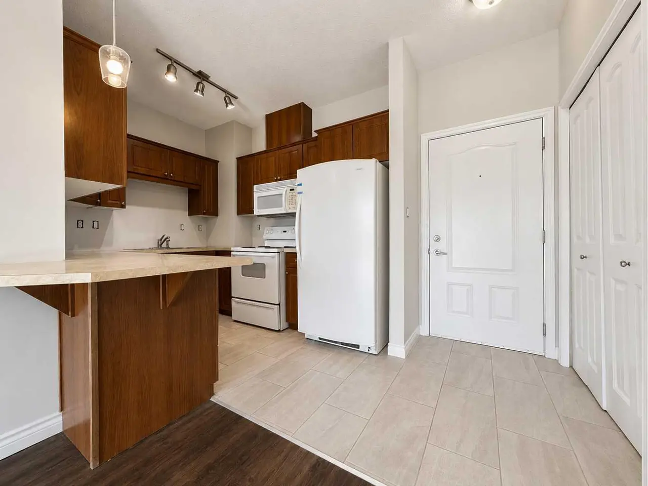 208, 9229 Lakeland Drive  