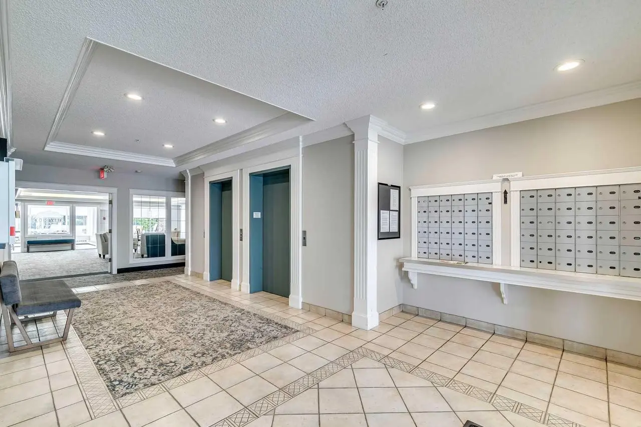 306, 2144 Paliswood Road SW