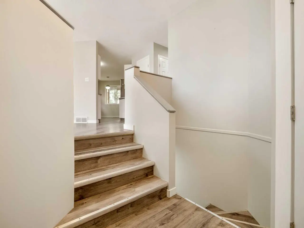 204 Mt Rundle Road W
