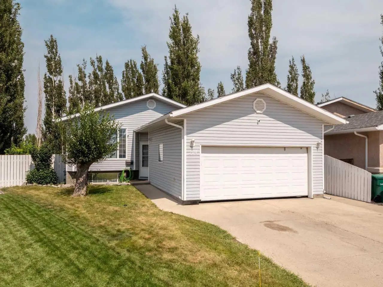204 Mt Rundle Road W