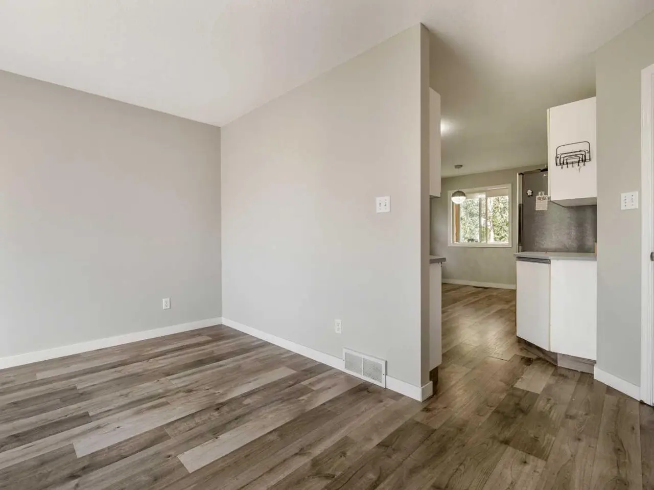 204 Mt Rundle Road W